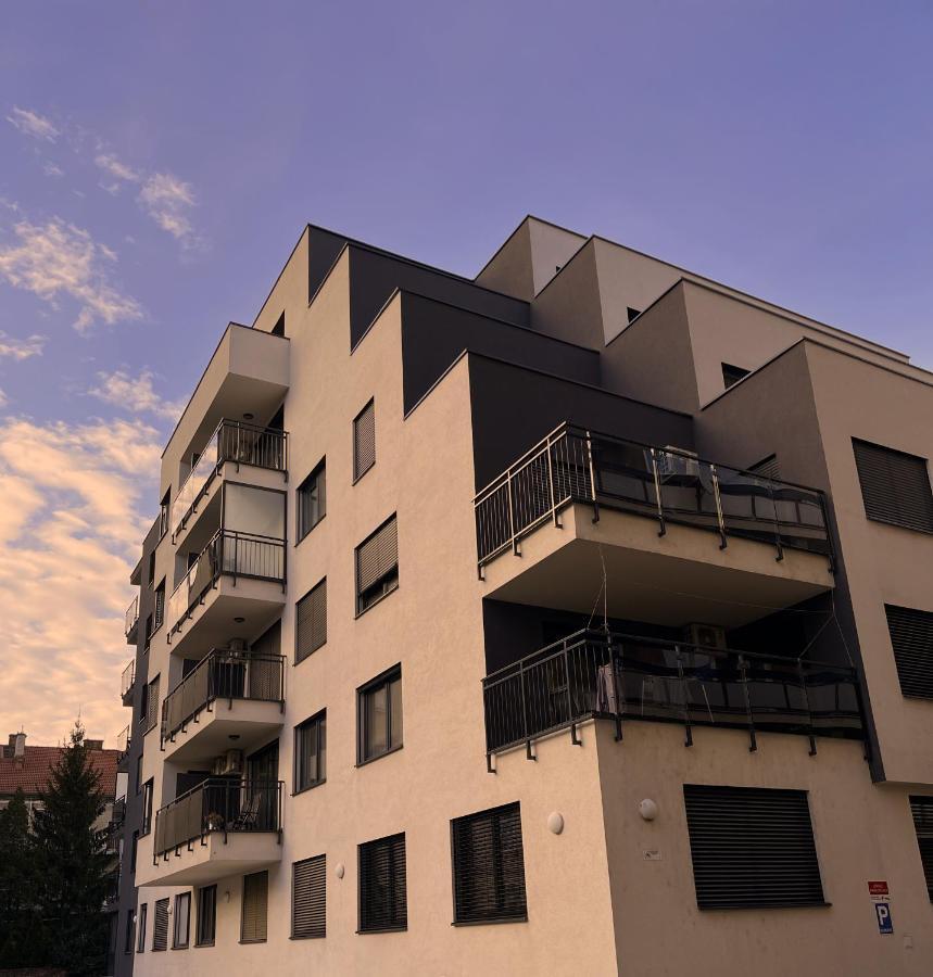 Elegant Escape Apartment I - City Centre Bratislava Exterior foto